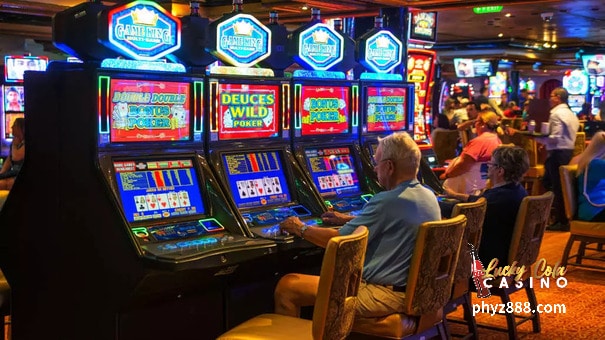 Maaaring magulat ka kung gaano katagal ginamit ang video poker sa mga pangunahing casino.