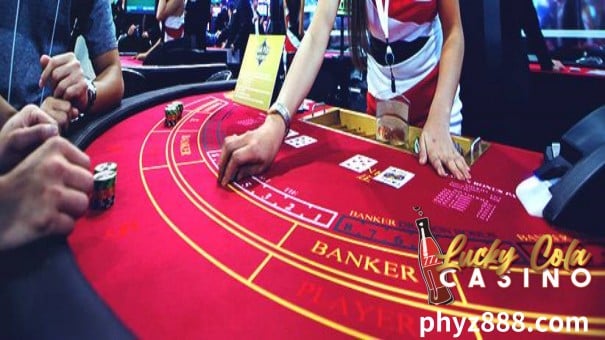 Kapag naglaro ka ng Baccarat online o sa totoong buhay na casino, may ilang termino na kailangan mong maunawaan. Kabilang sa mga ito ang: